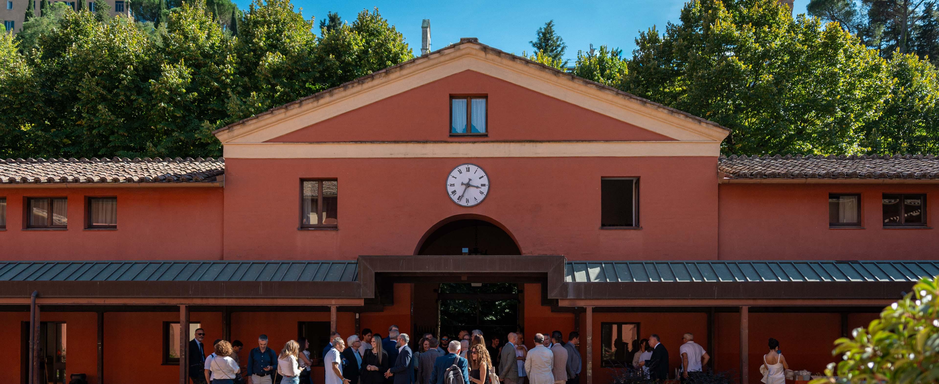 Frontale chiostro Giuris